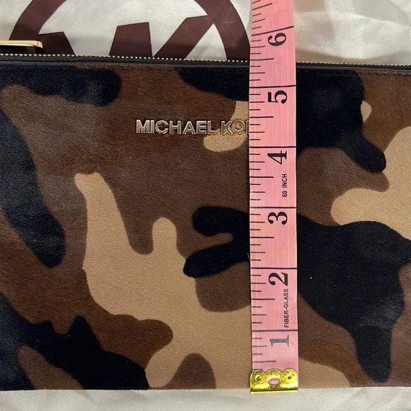 Set Michael Michael Kors Real Hair Calf Camo Heel 11 & Camo Clutch $513 NEW - Picture 17 of 17